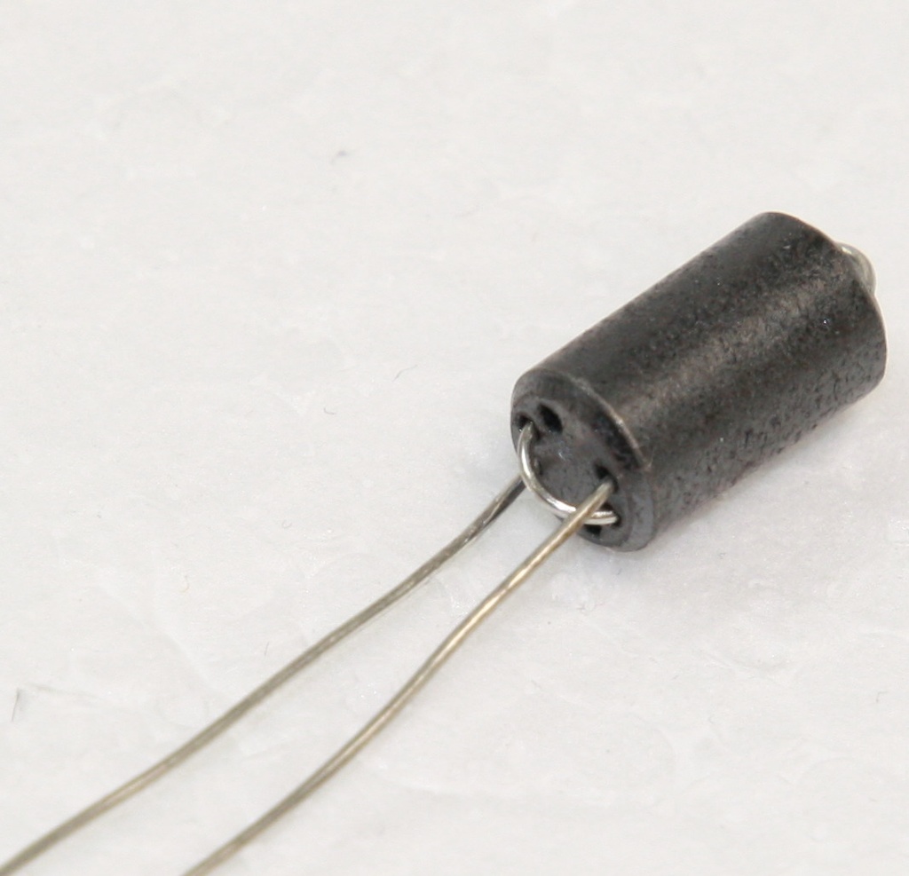Ferritrør, med tråd Ø = 6,3 x 10,5mm - 6 HULS m. 2 viklinger 580R/v100MHz