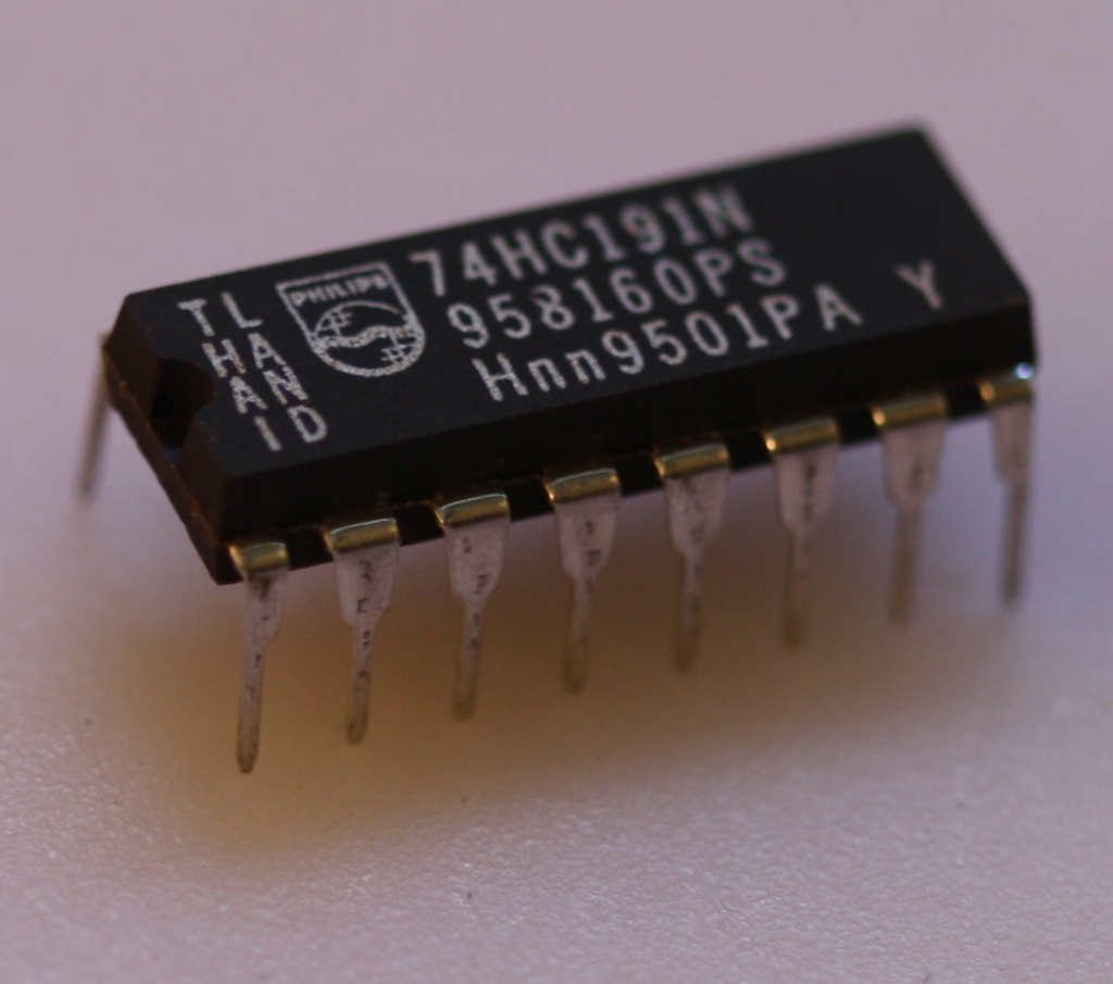 Synchronous up/down binary counter DIP-16