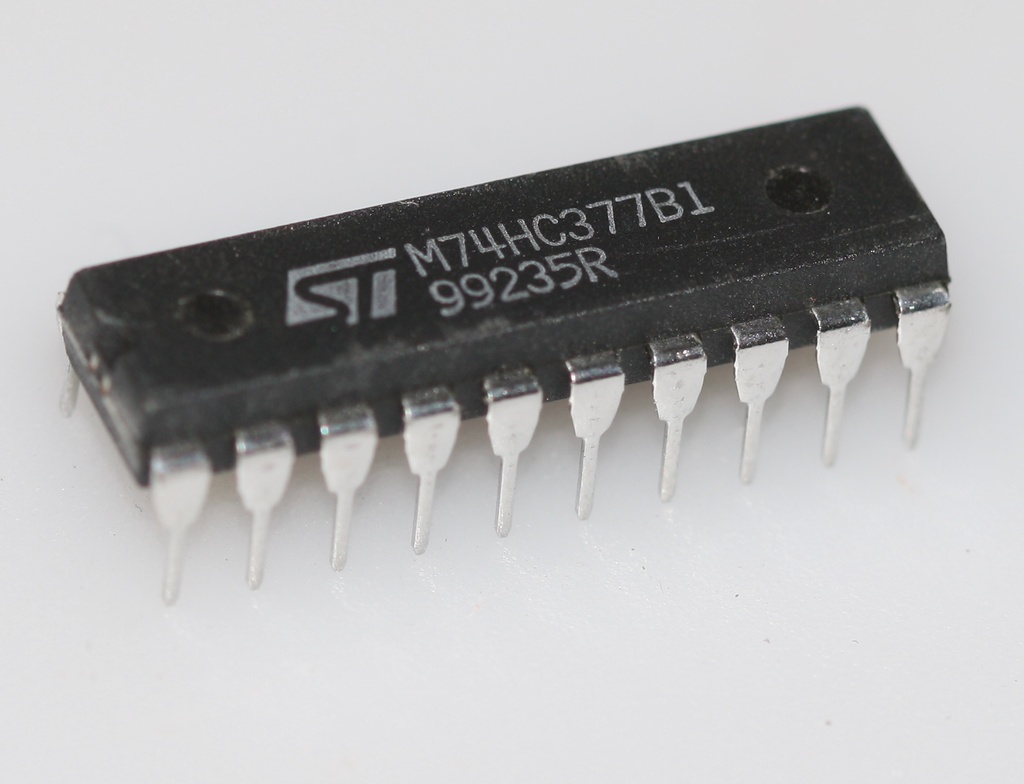 8-bit register with clock enable DIP-20