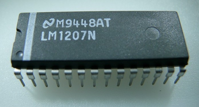 130 MHz/85 MHz RGB Video Amplifier System with Blanking DIP-28