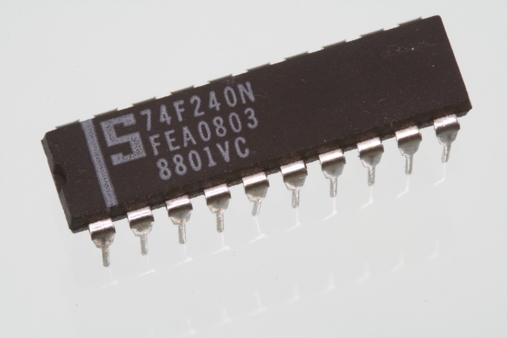 Octal buffer with noninverted three-state outputs DIP-20