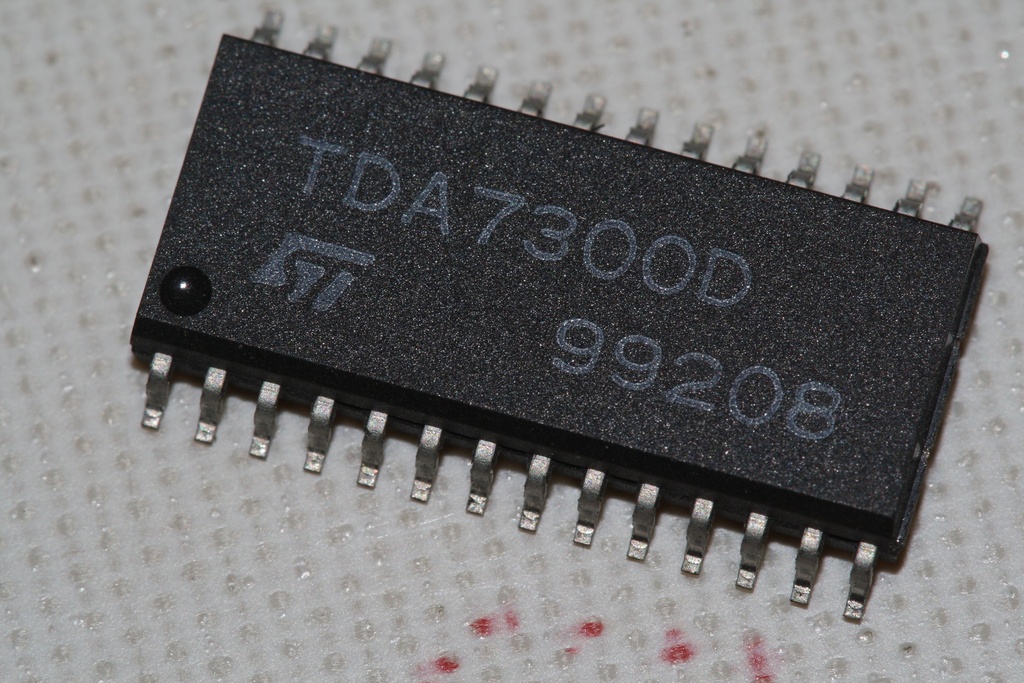 Digital controlled stereo audio processor SO-28