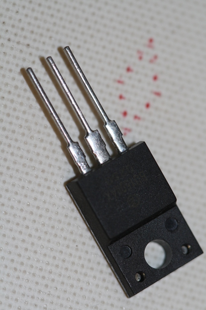 1500/700V 15/8A 35W SOT-186A