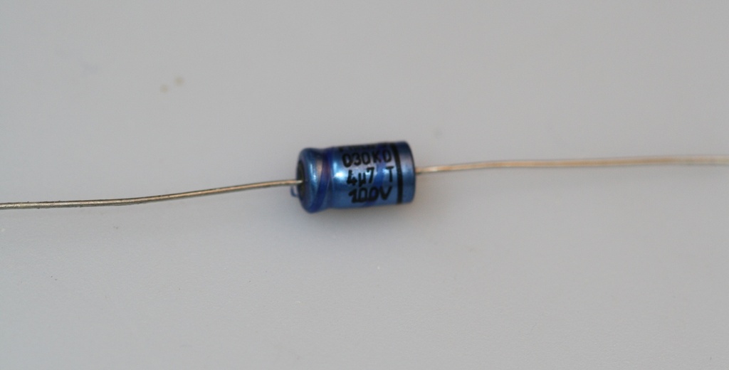 El-Capacitor 4,7µF/100V-6x11mm