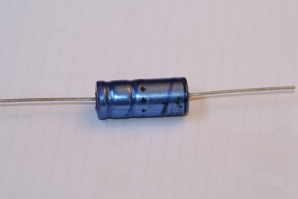 El-Capacitor 4,7µF/385V-10x25mm