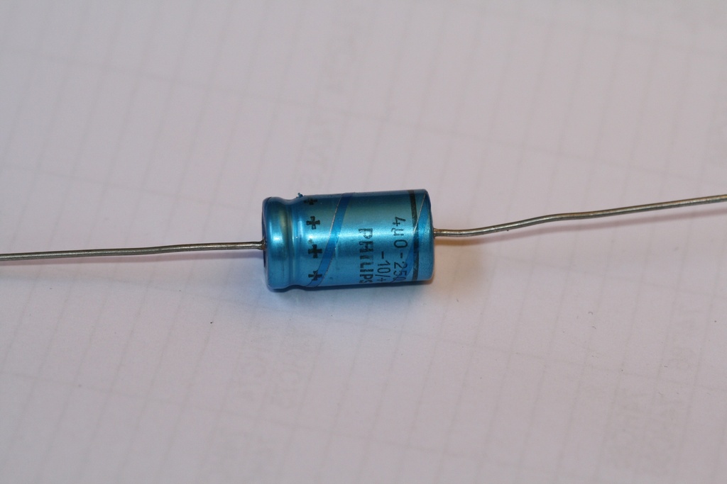 El-Capacitor 4µF/250V-10x18mm