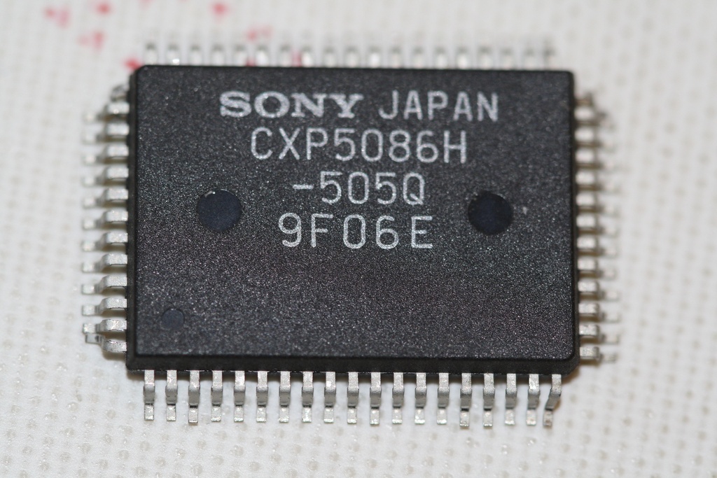 CMOS 4-bit Single Chip Microcomputer QFP-64