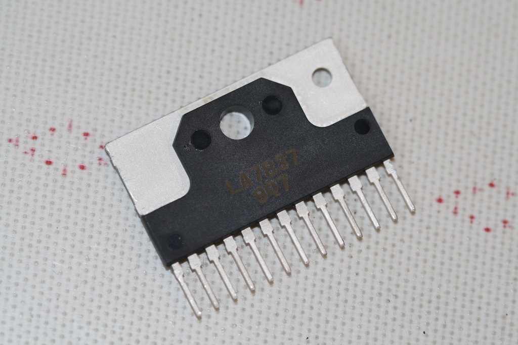 Vertical Deflection Circuit with TV / CRT Display Drive SIP-13