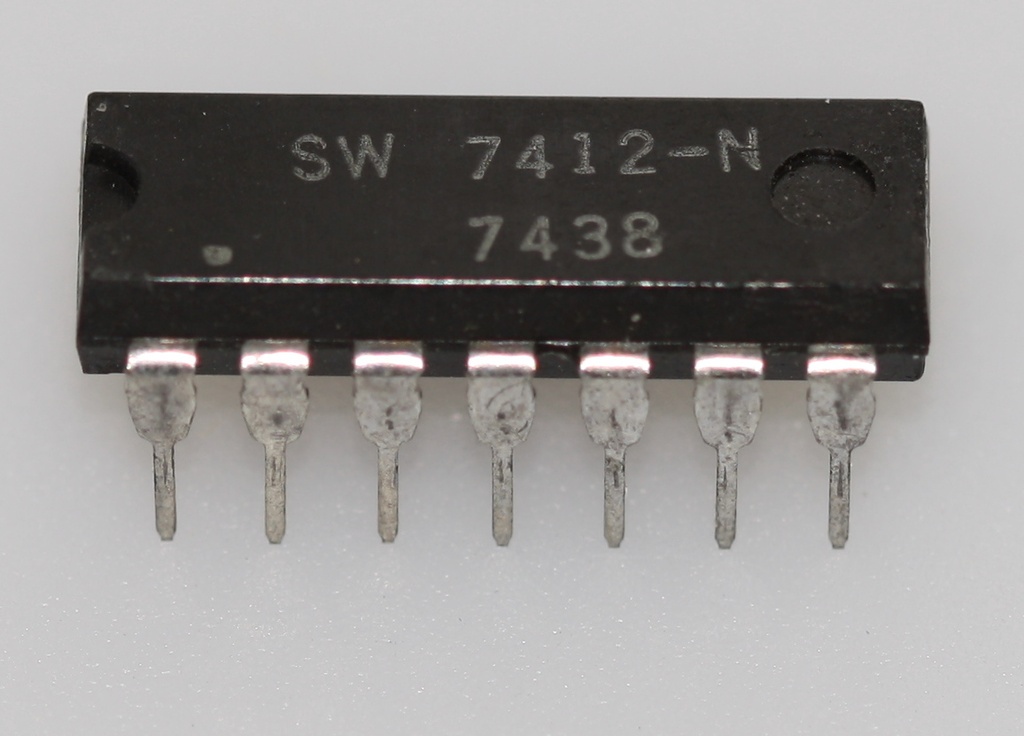 Triple 3-input NAND gate with open collector outputs DIP-14