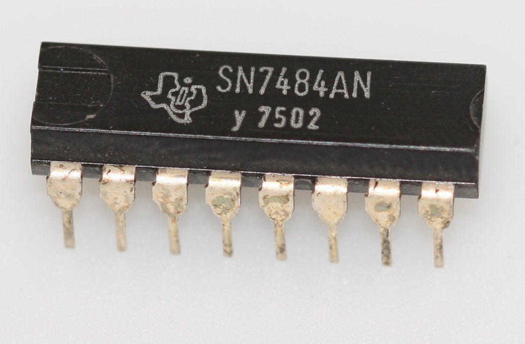 16-bit random access memory DIP-16