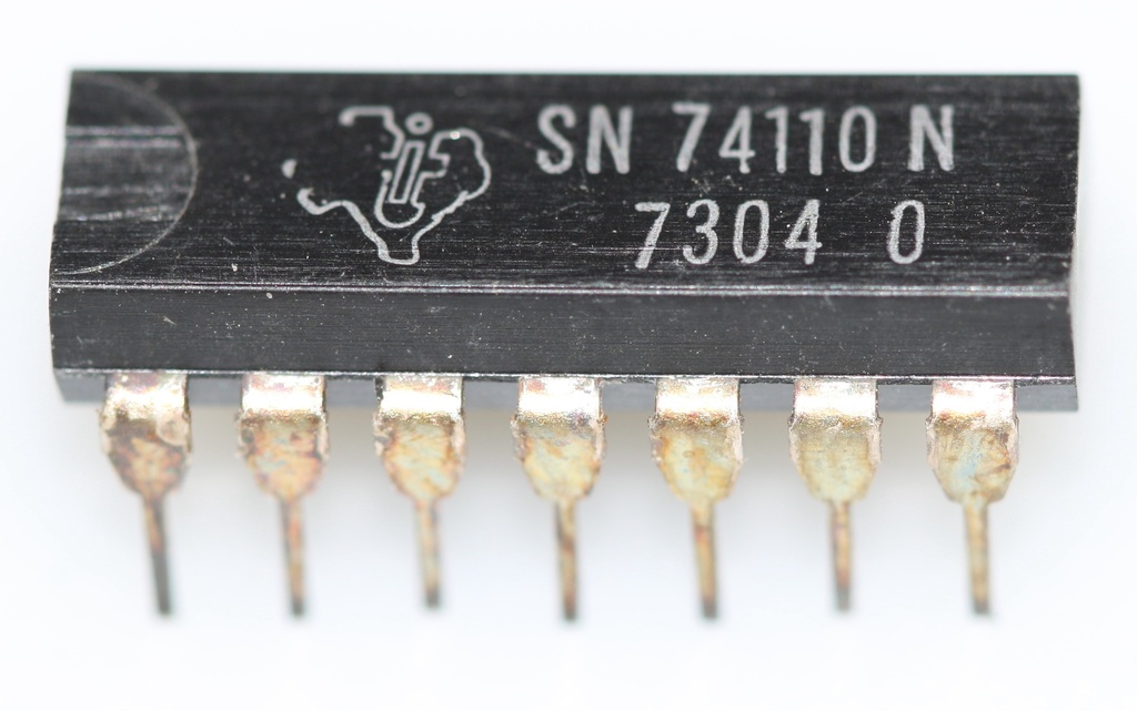 AND-gated J-K master-slave flip-flop with data lockout DIP-14