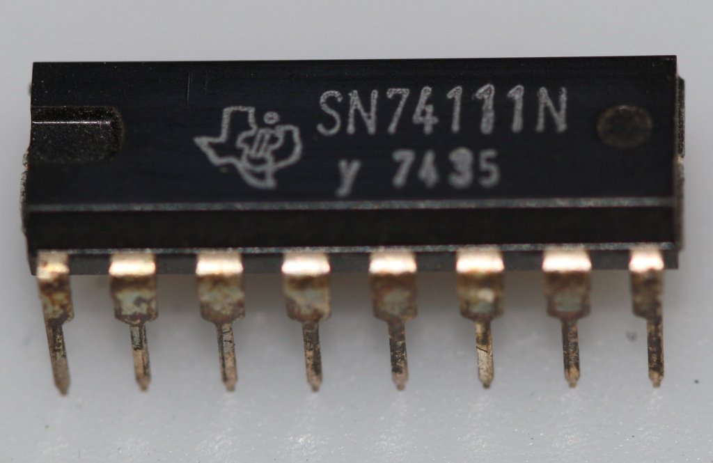Dual J-K master-slave flip-flop with data lockout  DIP-16