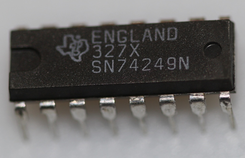 BCD to 7-segment decoder/driver with open collector outputs DIP-16
