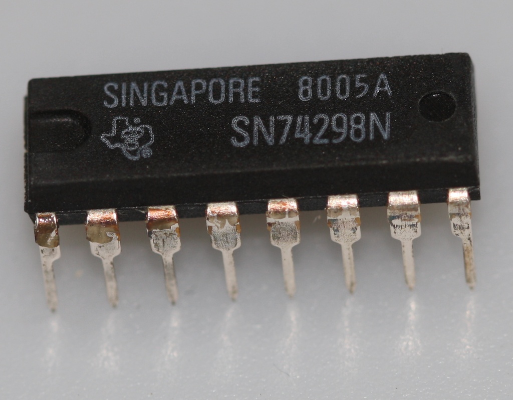 Quad 2-input multiplexer with storage DIP-16