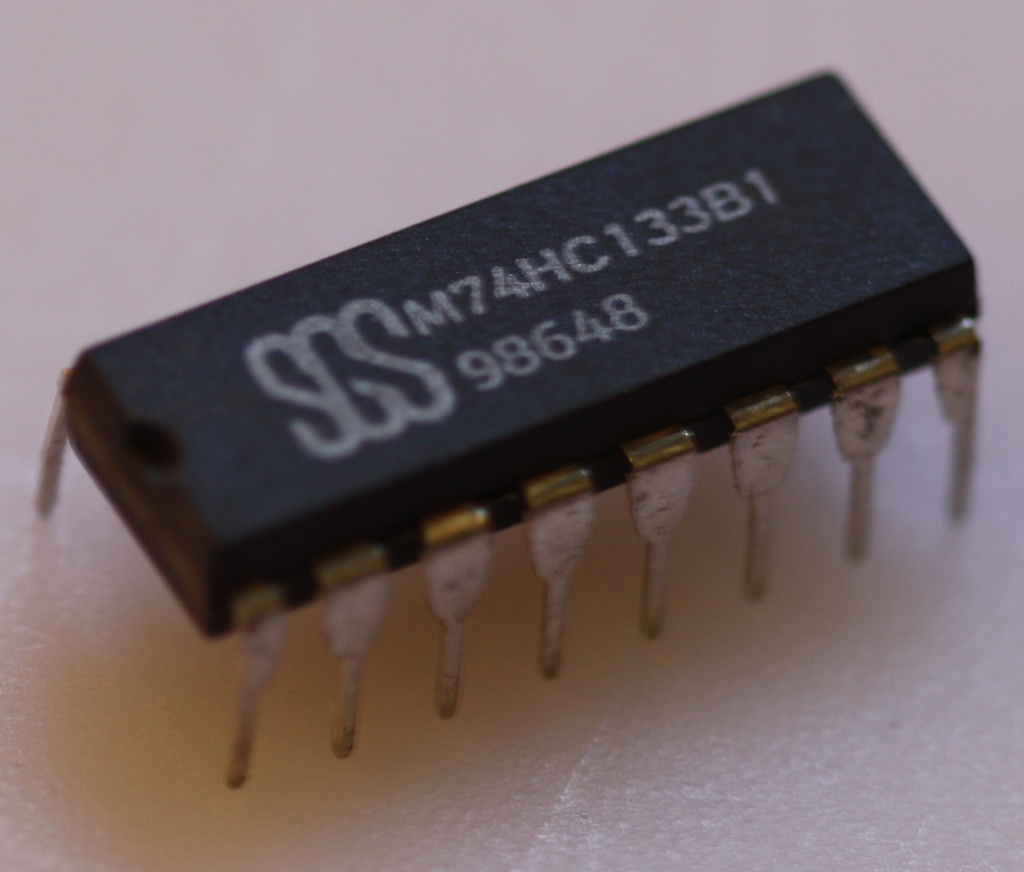 13-input NAND gate DIP-16