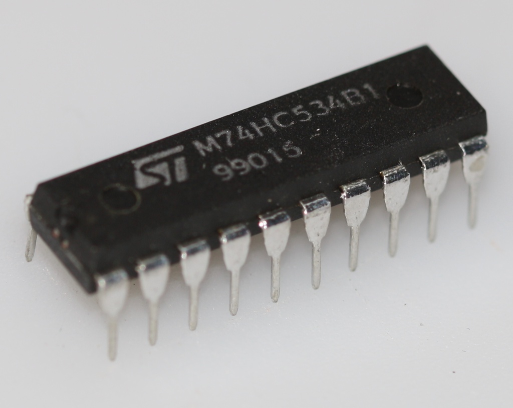 Octal register with inverting three-state outputs DIP-20