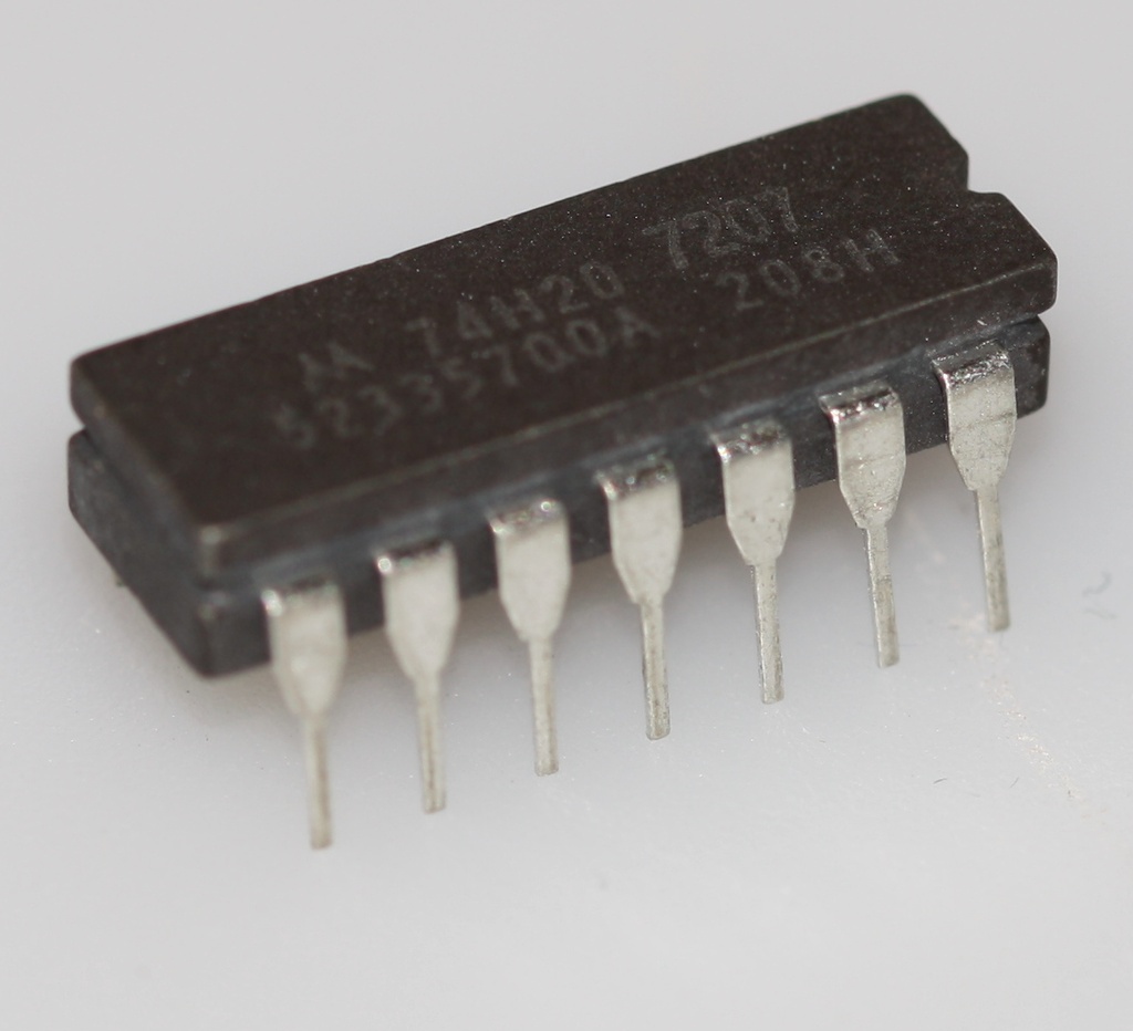 Dual 4-input NAND gate DIP-14