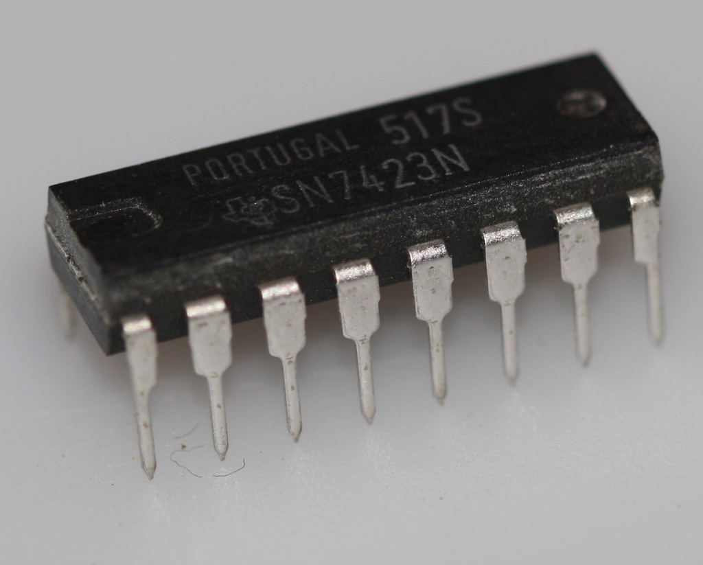 Expandable dual 4-input NOR gate with strobe DIP-16