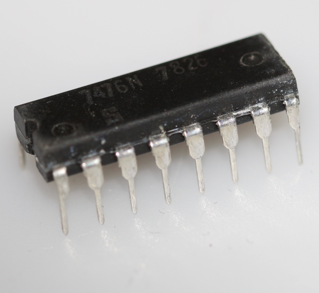 Dual J-K flip-flop with preset and clear DIP-16