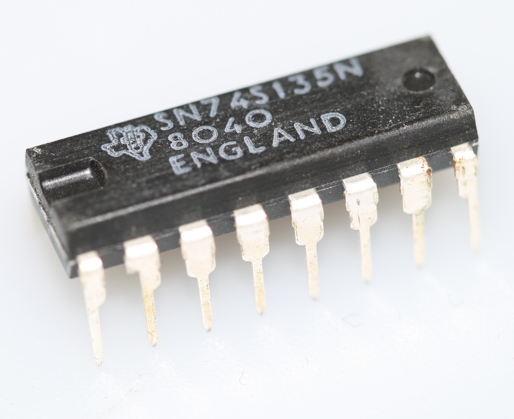 Quad exclusive-or/NOR gate DIP-16