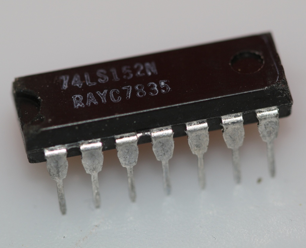 8-line to 1-line data selector/multiplexer DIP-14