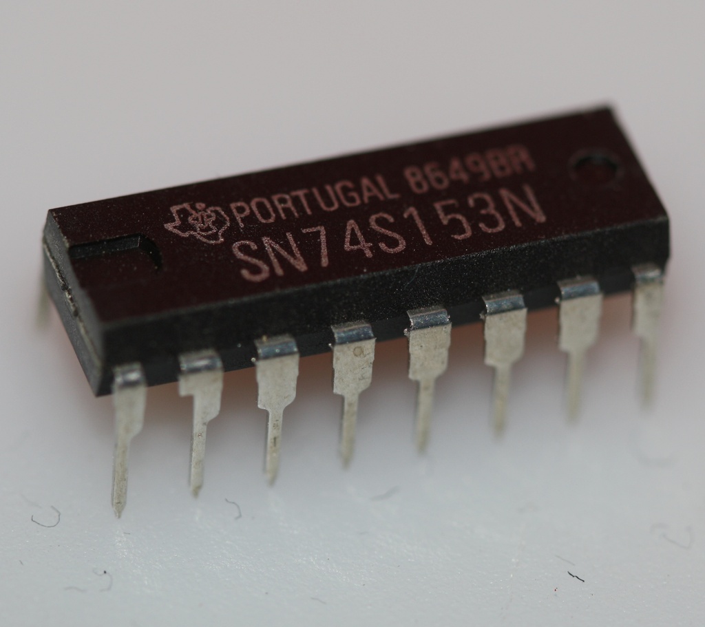 Dual 4-line to 1-line data selector/multiplexer DIP-16