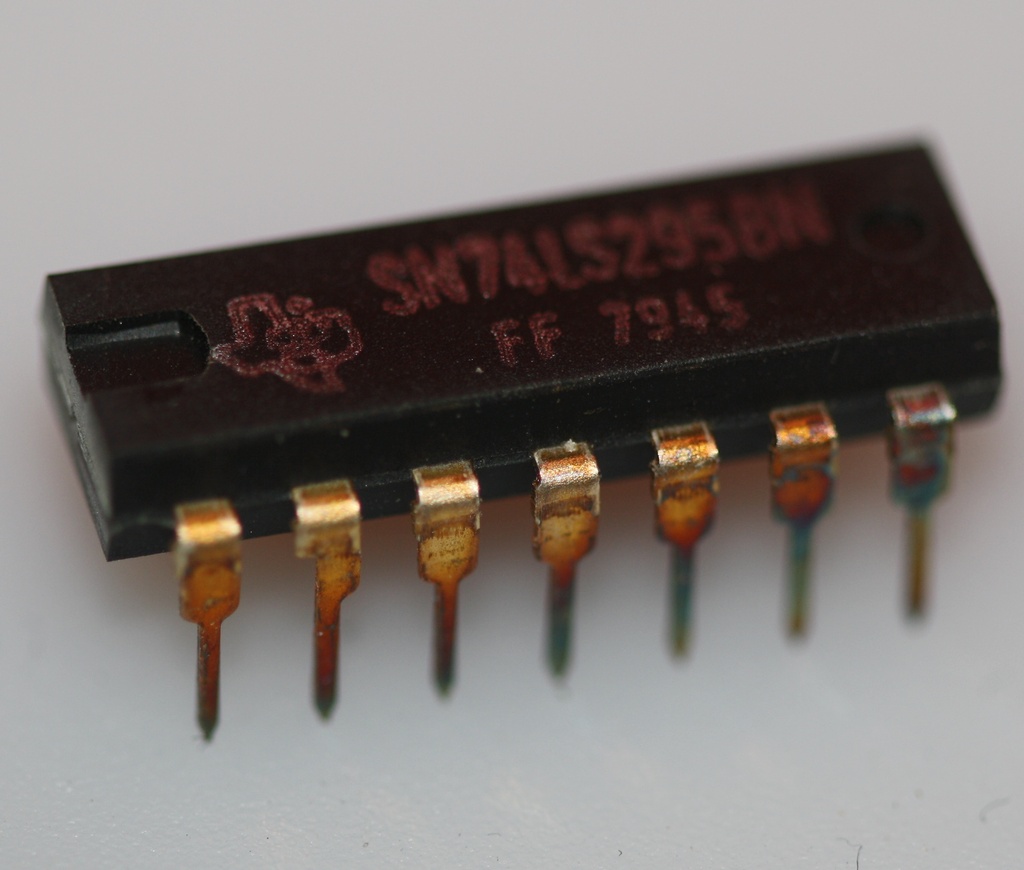 4-bit bidirectional register DIP-14
