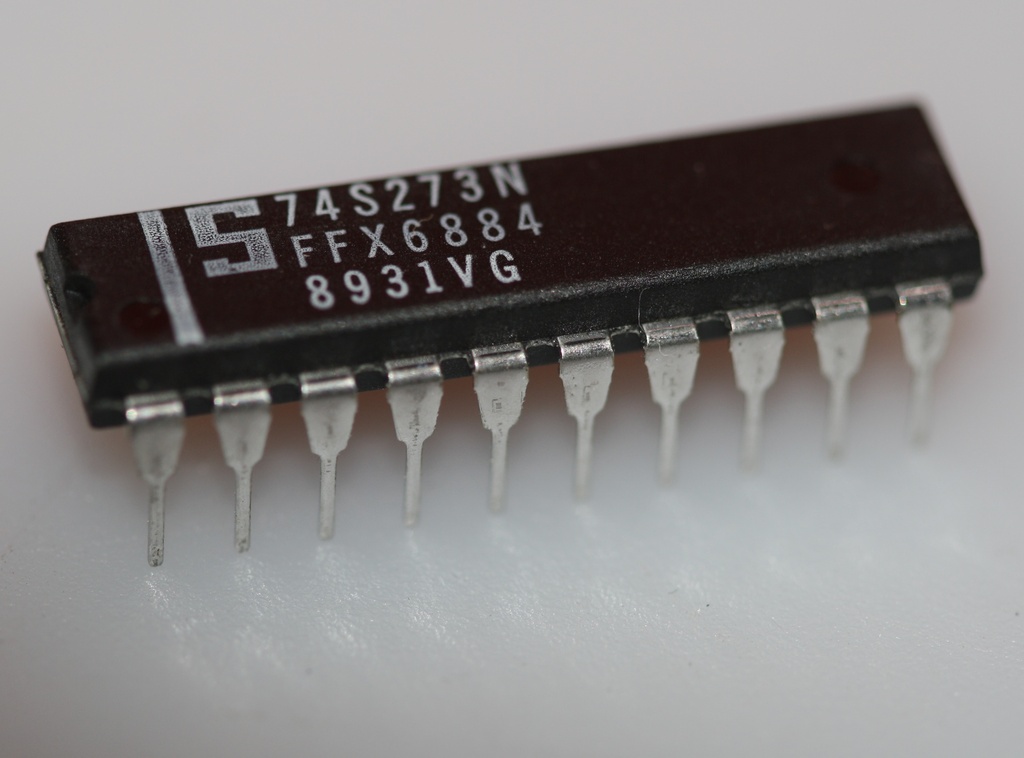 8-bit register with reset DIP-20
