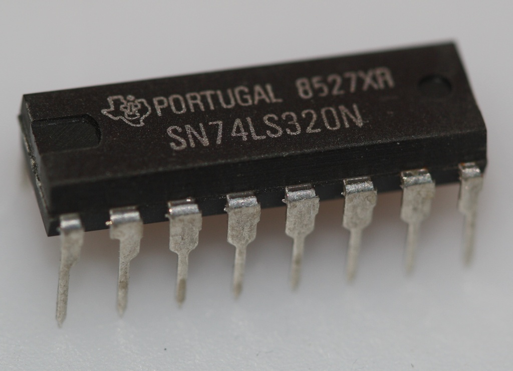 Crystal controlled oscillator DIP-16