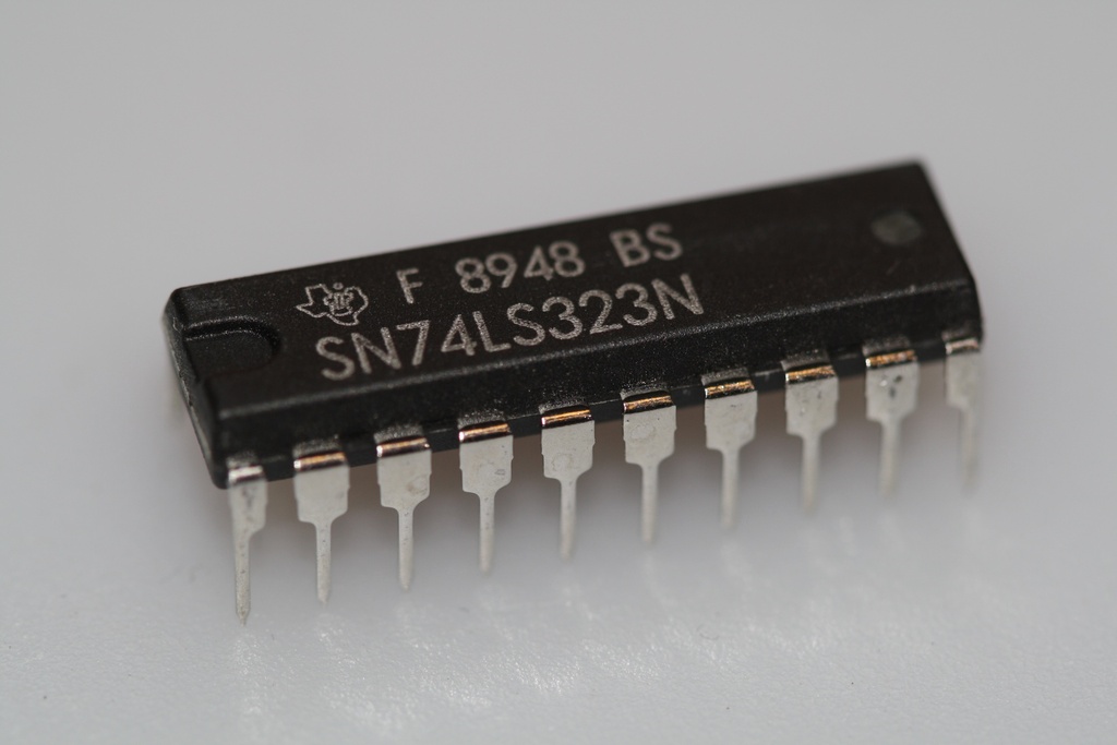 8-bit bidirectional universal shift/storage DIP-20
