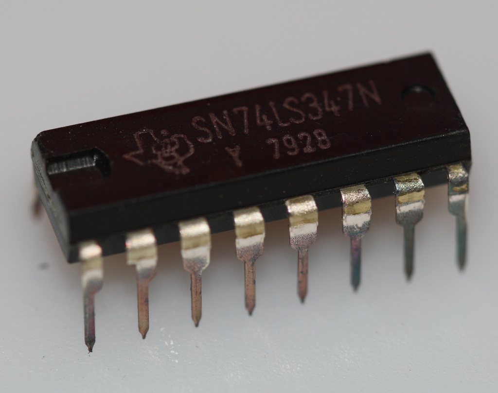 BCD to seven segment decoders/drivers DIP-16