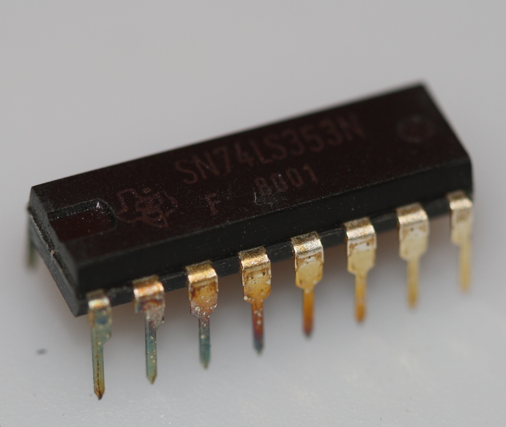 Dual 4-line to 1-line data selectors/multiplexers DIP-16