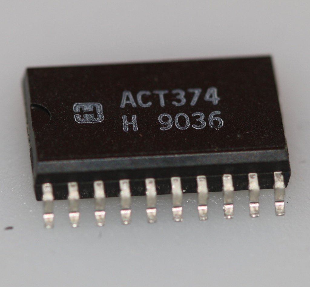 Octal register with three-state out DIP-20