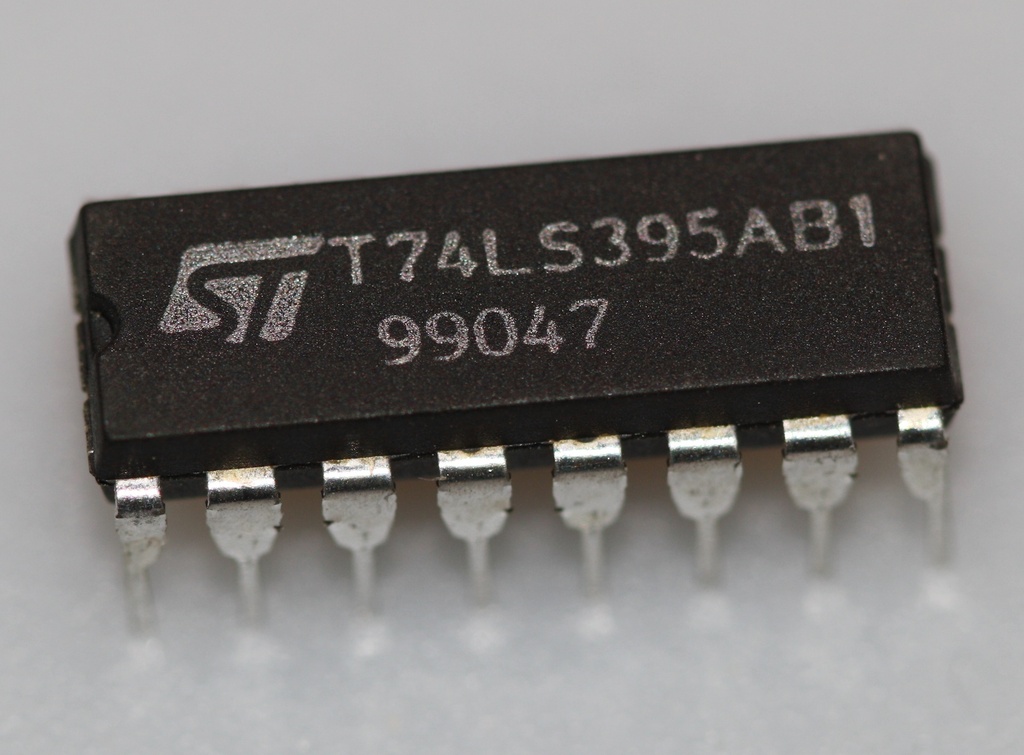 4-bit universal shift register DIP-16