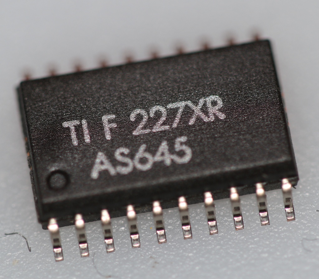 Octal bus transceiver SO-20