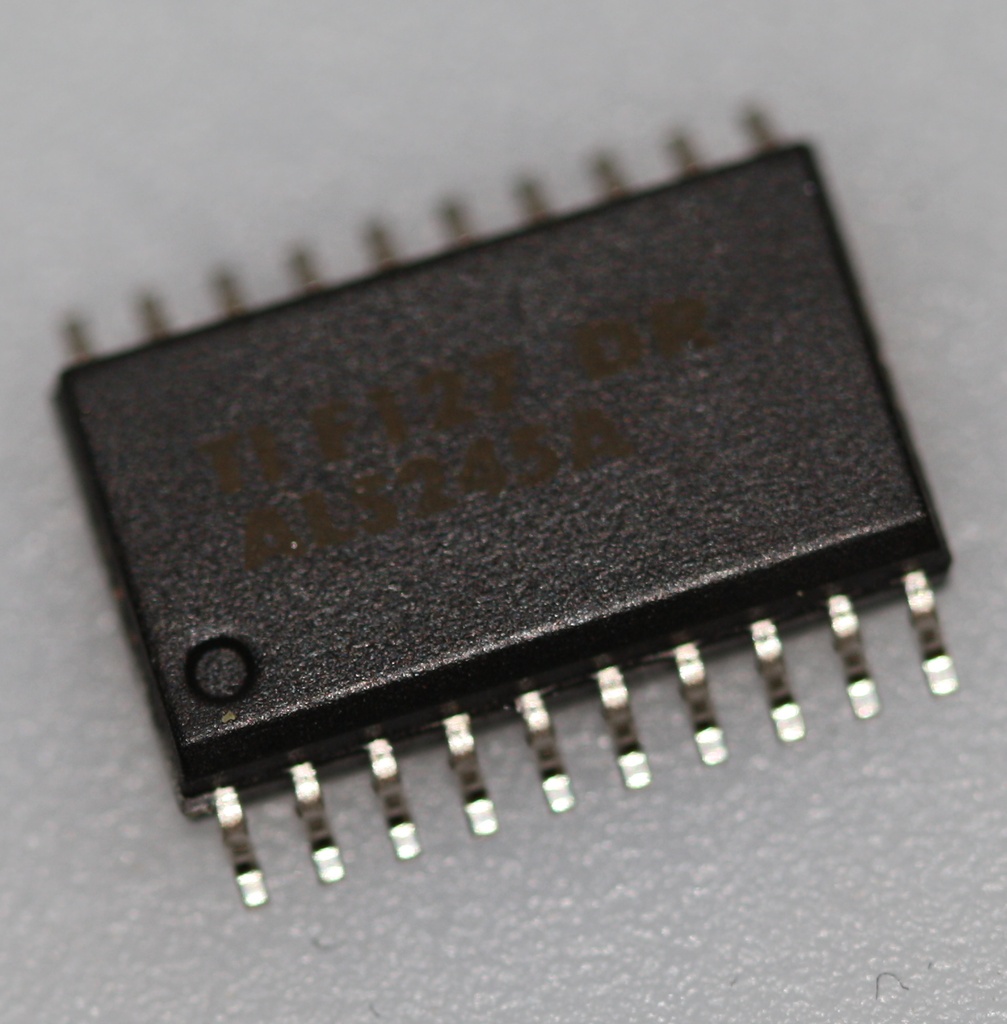 Octal bus transceiver with noninverted three-state out SO-20