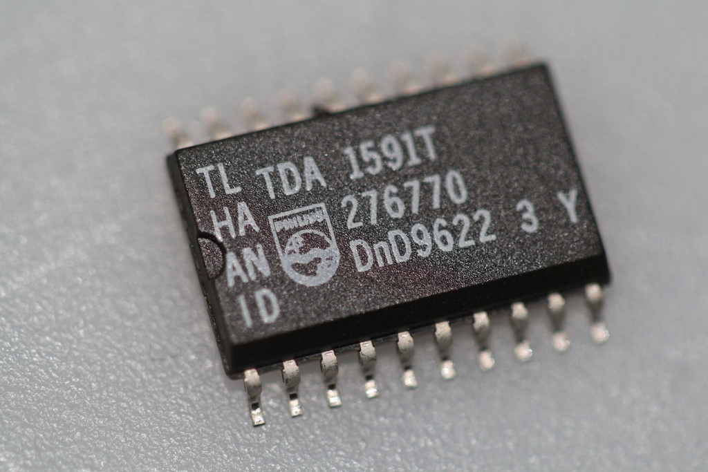 PLL stereo decoder and noise blanker.SO-20