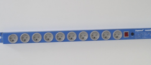 [138251] 11-Stikdåse, MED jord, BLÅ, 1,5 m. kabel, BRUGT