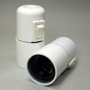 [140304] Fatning E27 M10 med afbryder glat hvid