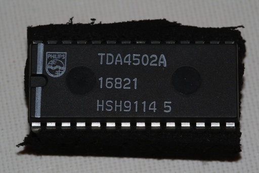 [135733] SMALL SIGNAL COMBINATION IC FOR COLOUR TV DIP-28