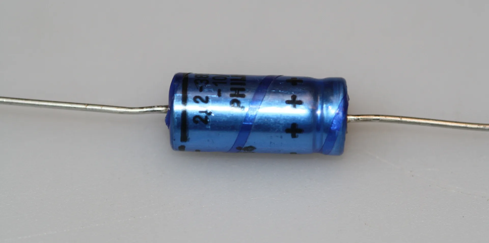 [134293]  El-Capacitor 2,2µF/385V-8x18mm