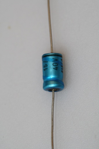 [134571] El-Capacitor 15µF/40V-6x10mm