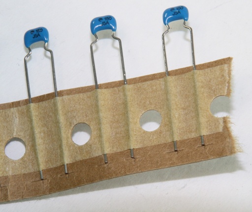 [134700] MLC Capacitor 15pF 100V 0,5% NP0 P5,08