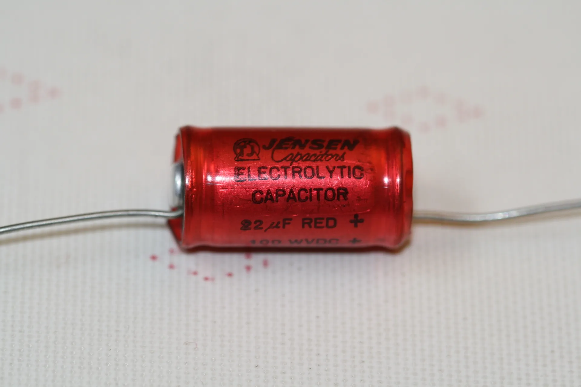 [134713]  El-Capacitor 22µF/100V-12x23mm