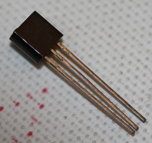 [135388] SI-P 120V 0,1A 0,3W 100MHz TO-92