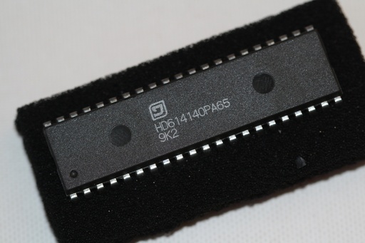 [135409] 4-Bit CMOS Microcomputer (Automotive)DIP-42