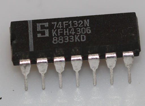 [131981] Quad 2-input NAND schmitt trigger DIP-14