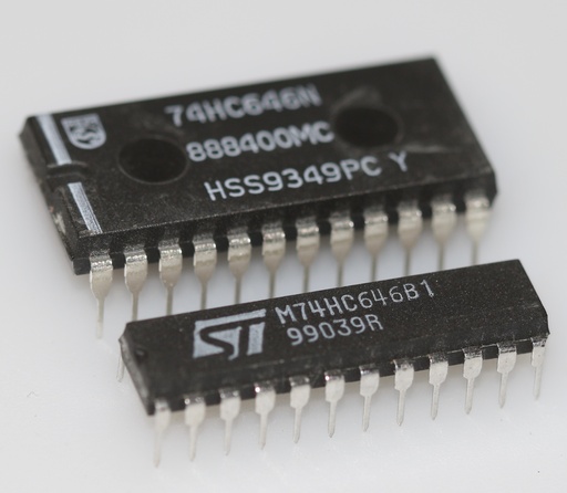 [132103] Octal bus transceiver/latch/multiplexer DIP-24