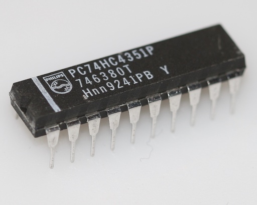 [132142] 8-channel analog multiplexer/demultiplexer with latch  DIP-20