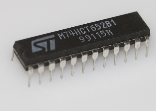 [132177] Octal bus transceiver/register with noninverting three-state out DIP-24